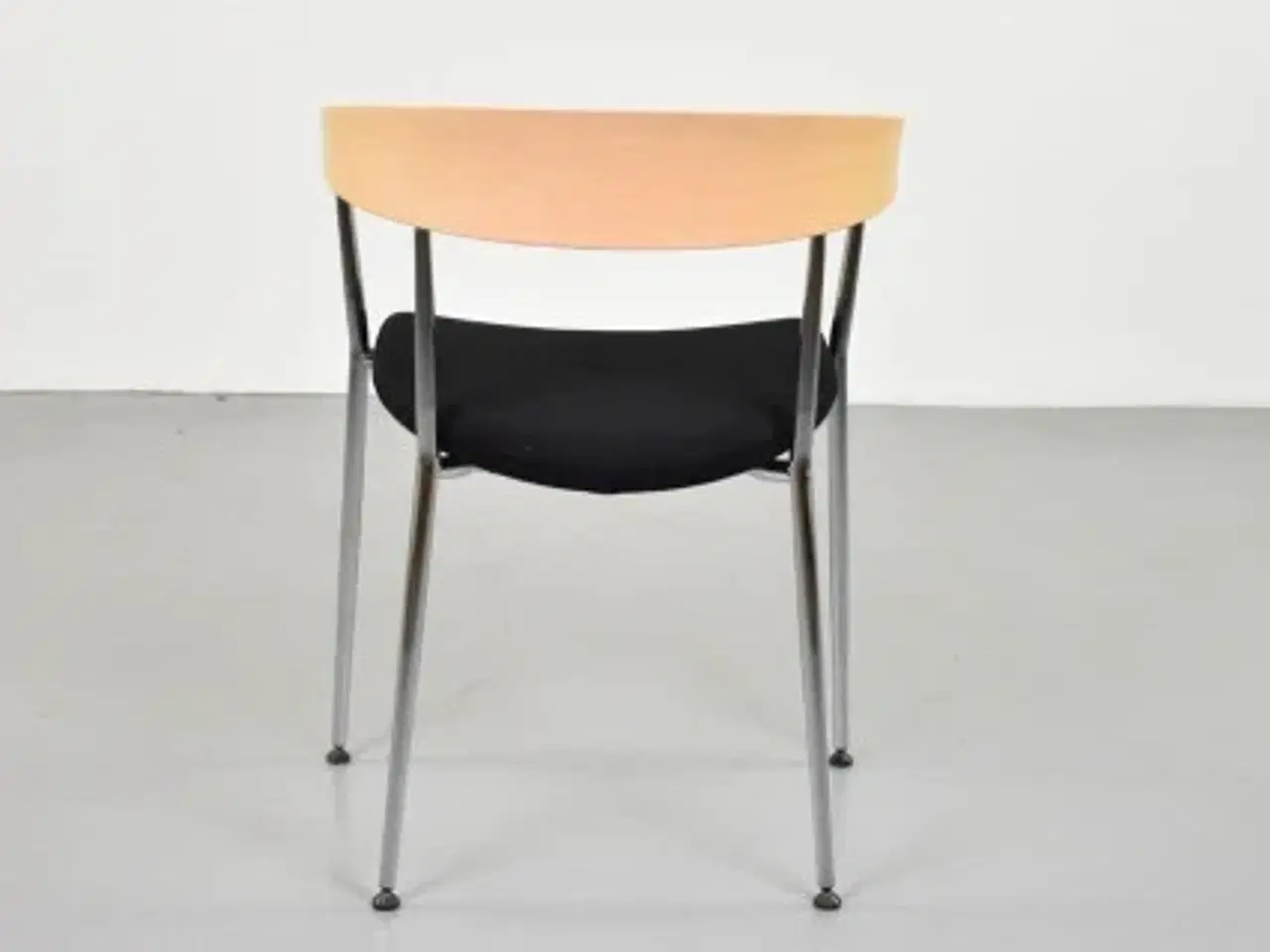 Billede 3 - Efg bondo dialog konferencestol med sort polstret sæde, krom stel, bøgeryg/armlæn