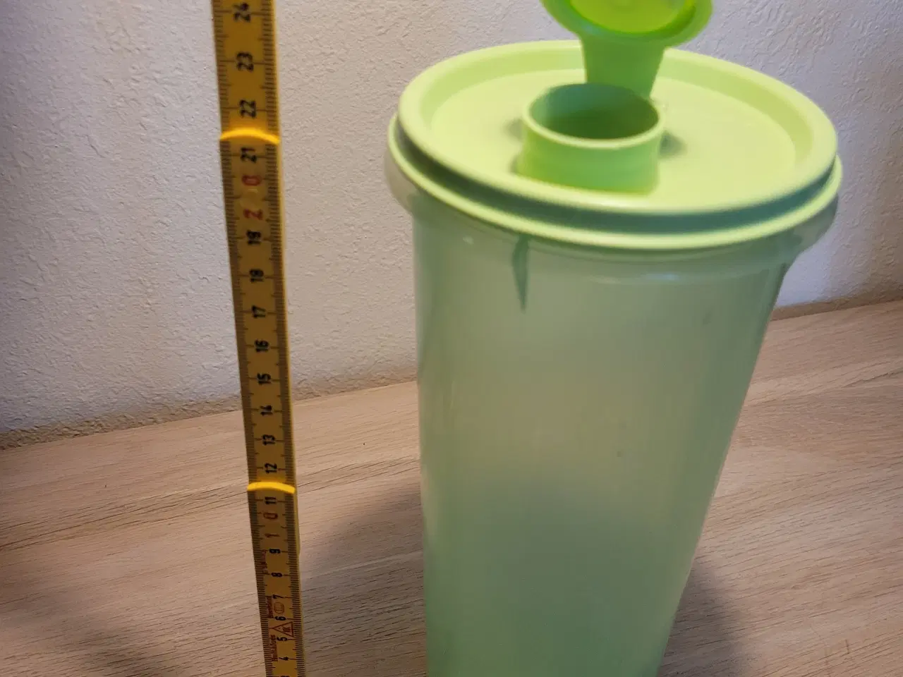 Billede 1 - Tupperware Høj opbevarings bøtte/ drikke beholder