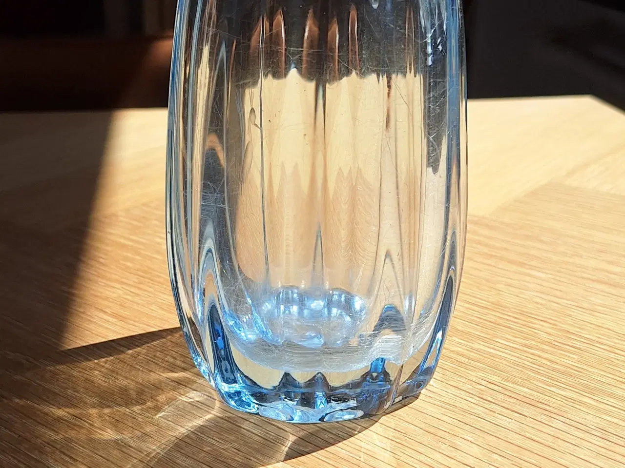 Billede 2 - Isblå glasvase 