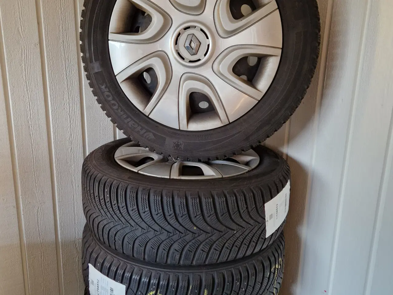 Billede 1 - Vinterdæk på stålfælge inkl. original clio hjulkap