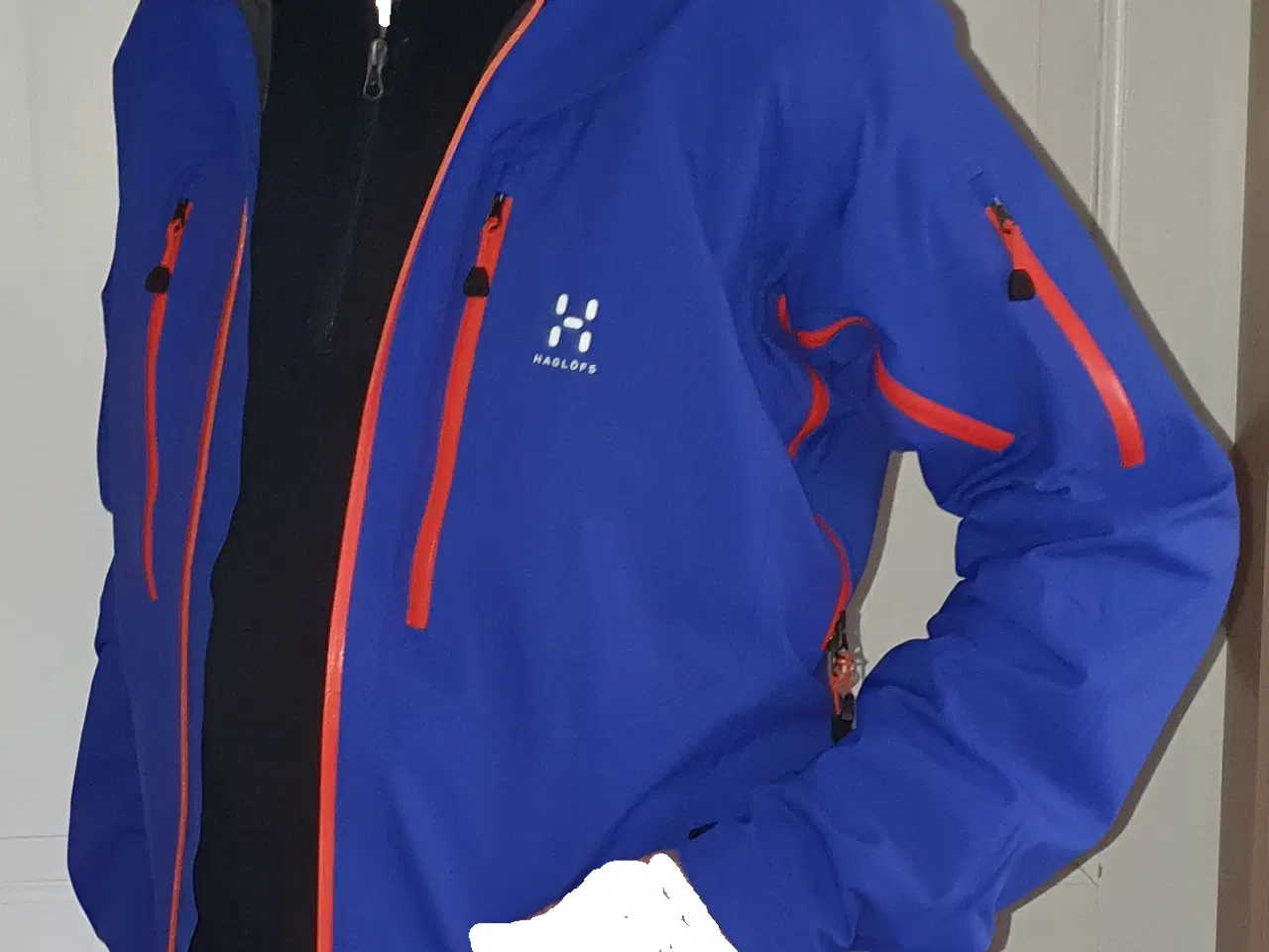 Billede 2 - Flot blå Hagløfs jakke m. lynlåse i kontrastfarve 