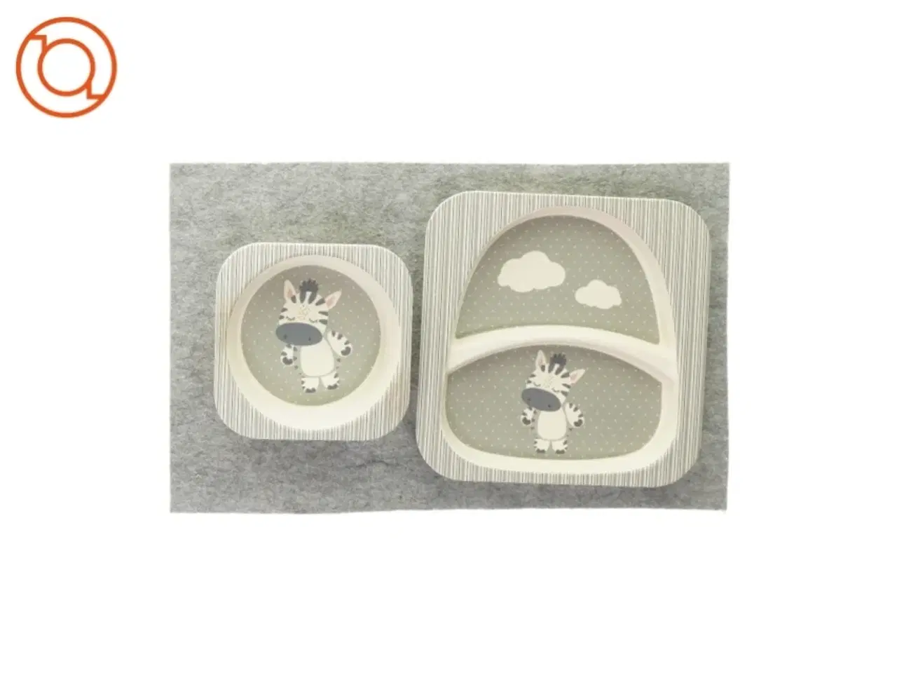 Billede 1 - Sæt med skål og tallerken fra Ukendt (str. LB:21x21 LB:14x14)