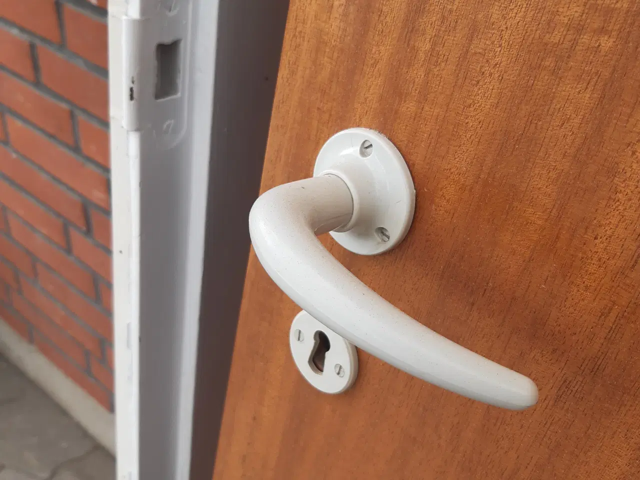 Billede 2 - Mørk dør m karm