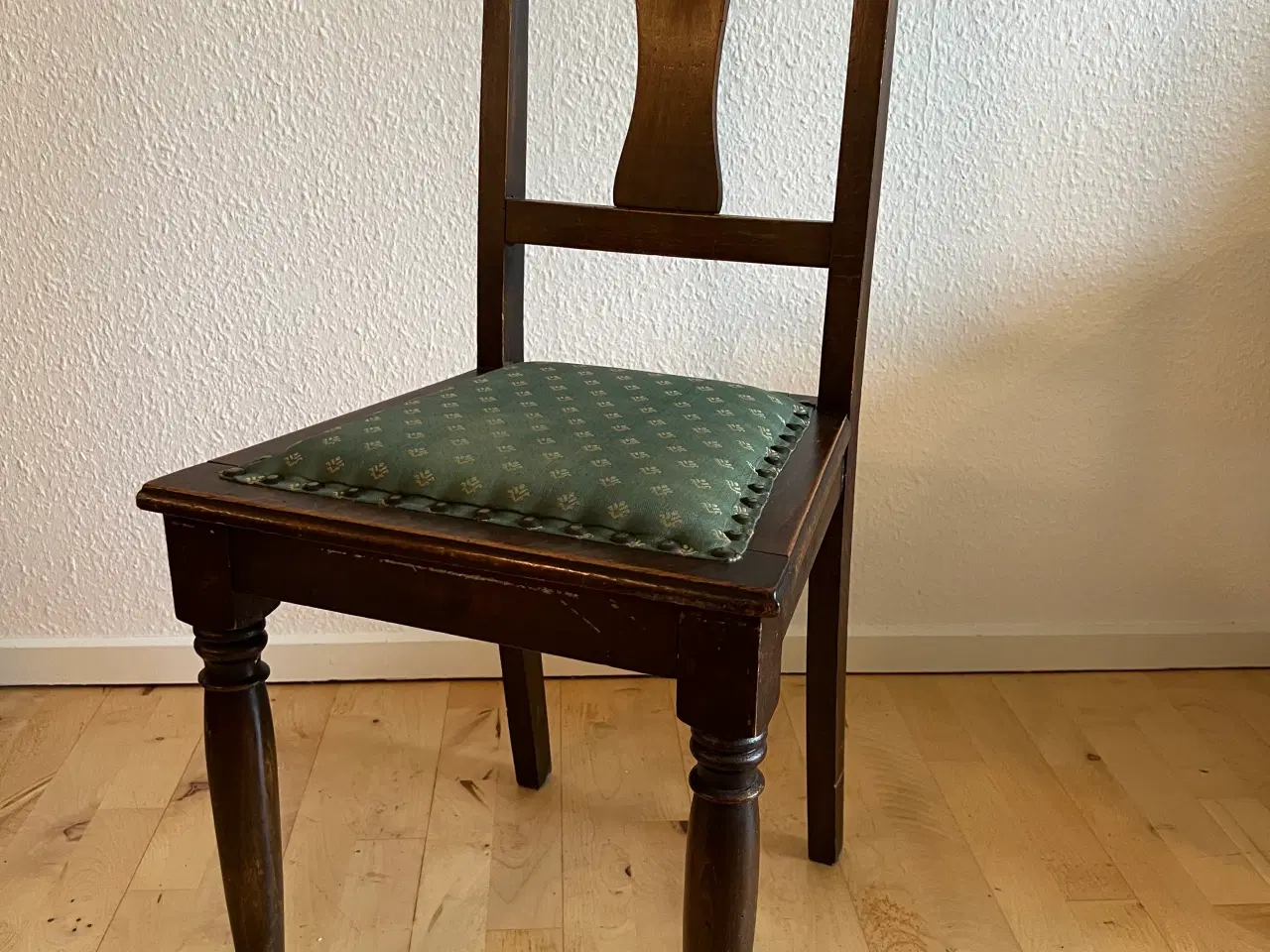 Billede 1 - Gammel spisebordstol