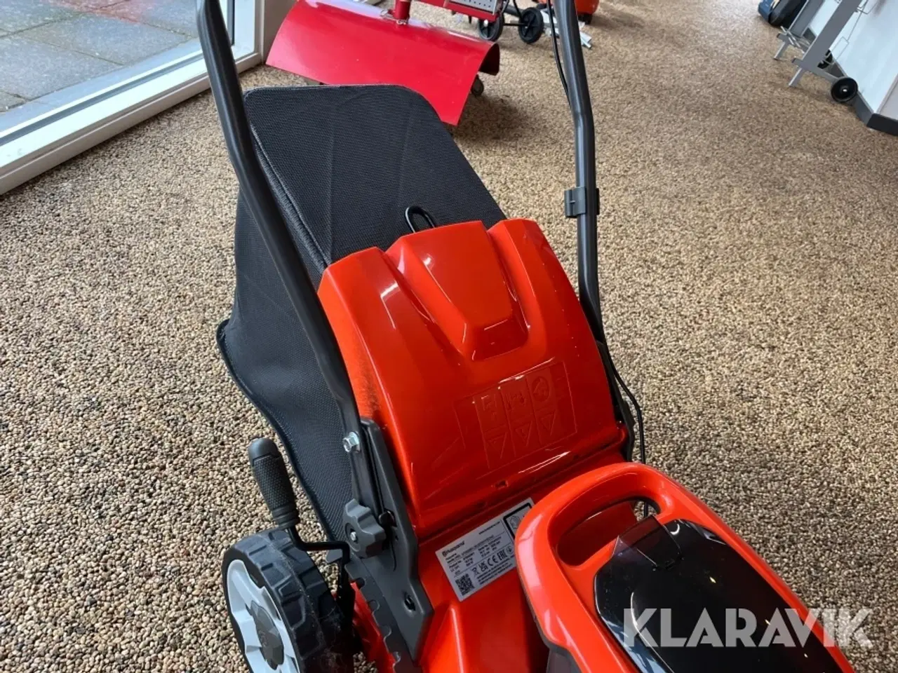Billede 5 - Græsslåmaskine Husqvarna LC137i