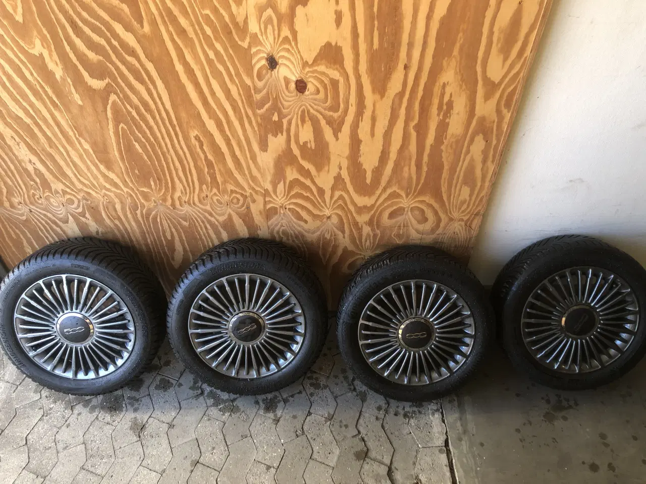 Billede 5 - Originale Fiat 500 alufælge helårsdæk 195/55-16