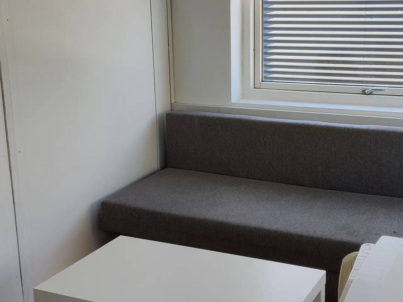 Billede 1 - Møbleret kontor/håndværkerværelse udlejes