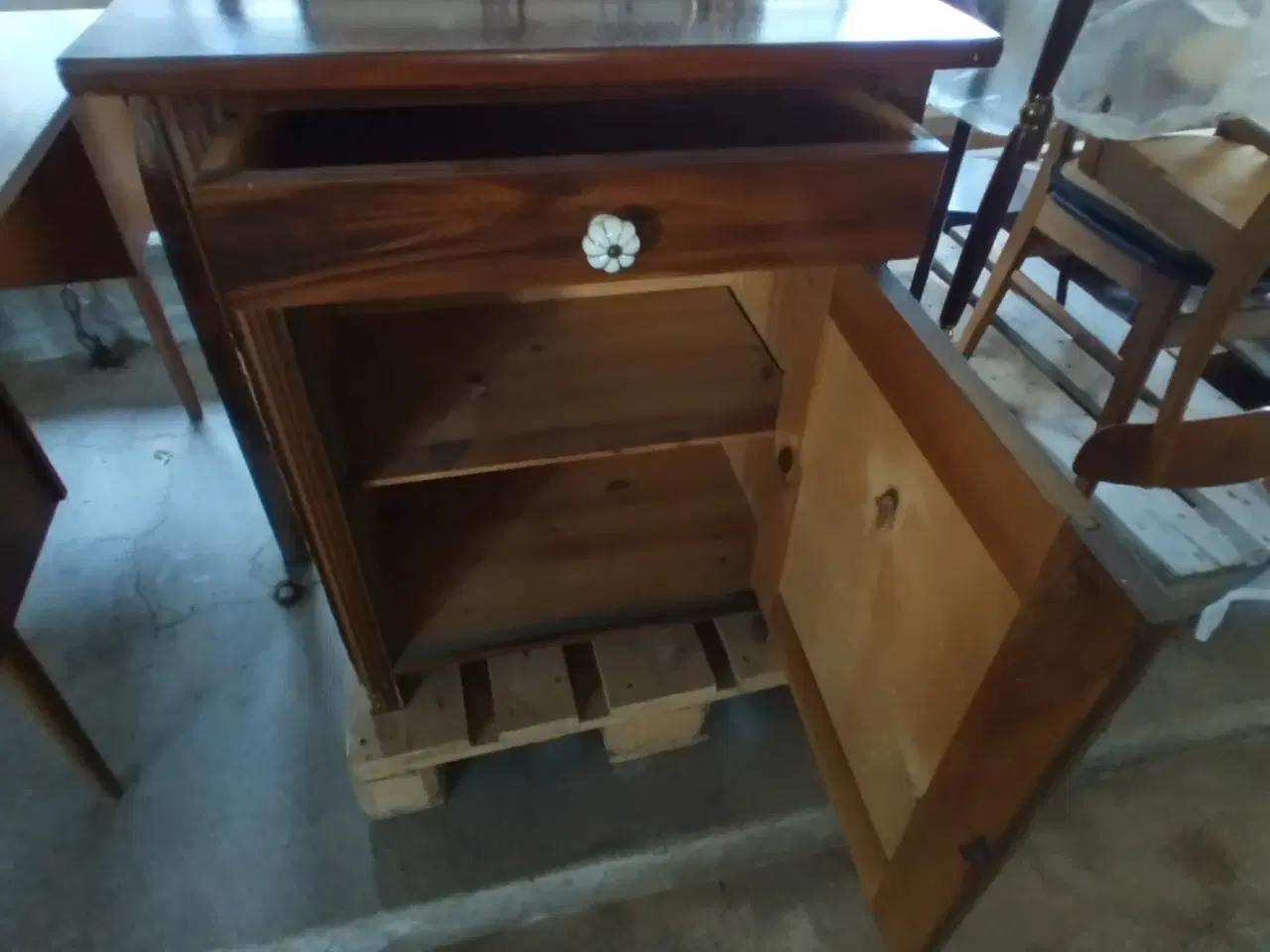 Billede 1 - Sevantebord med porcelænsgreb