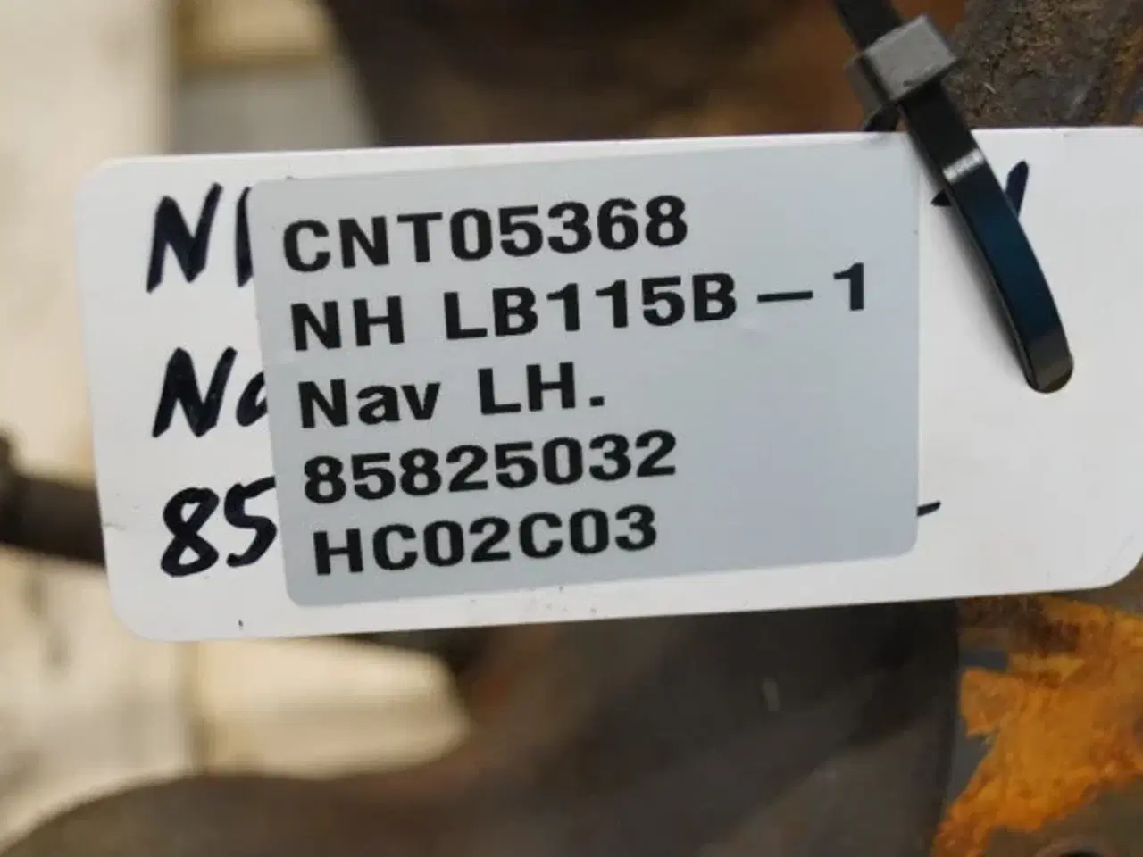 Billede 2 - New Holland LB115B Styrespindel L.H. 85825032