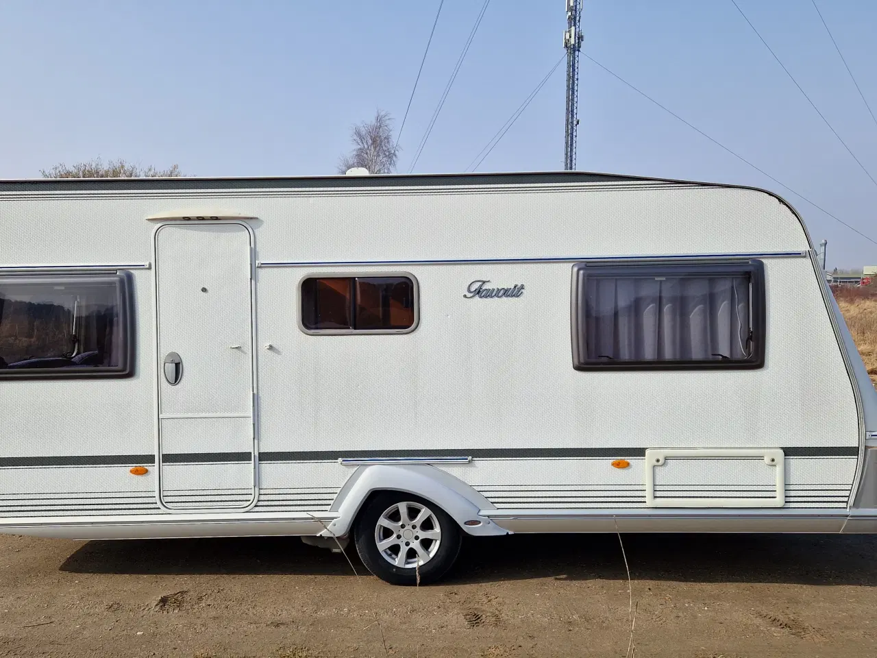 Billede 2 - Velholdt og veludstyret LMC Favorit 520 RHD