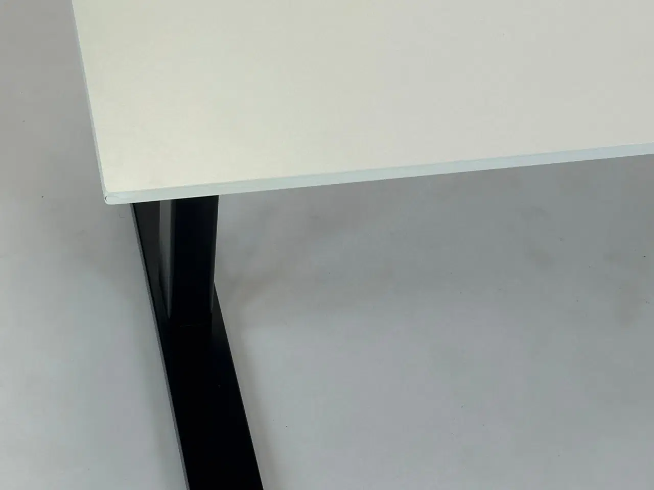 Billede 3 - Hæve-/sænkebord 160x80 (m. faset kant) - Linak