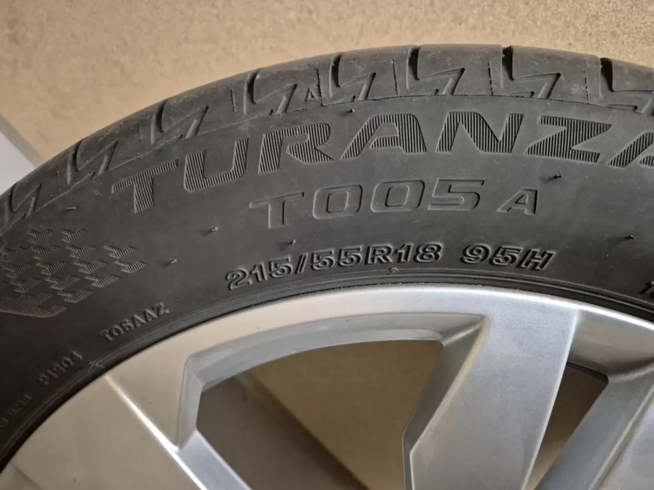 Billede 4 - ID.3 originale fælge og sommerdæk. 215 55 18