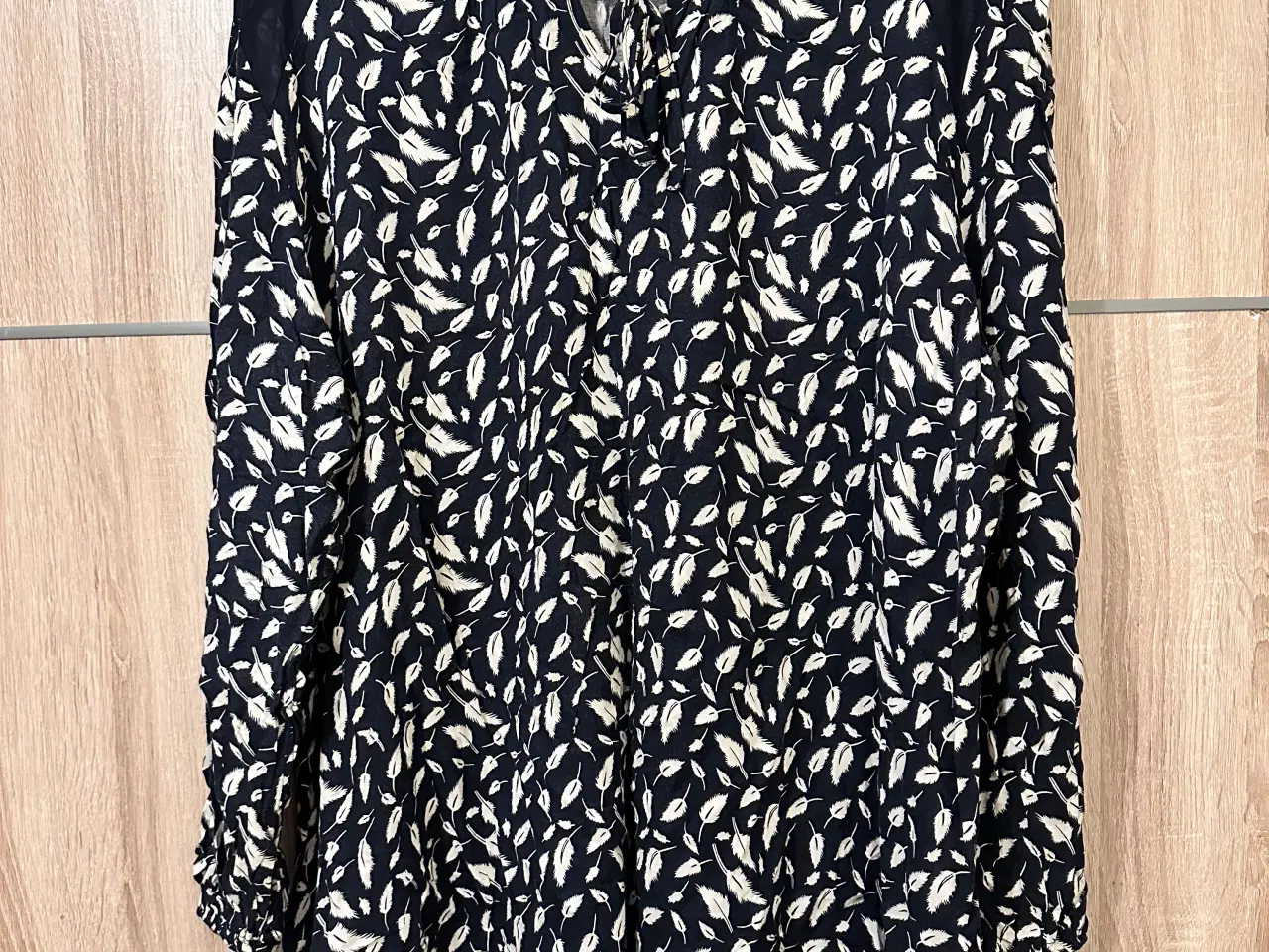 Billede 1 - Fin og let bluse/tunika