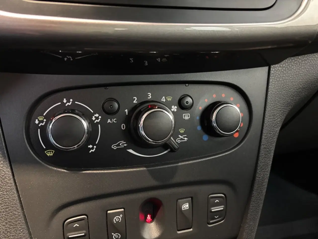 Billede 15 - Praktisk og rummelig stationcar, til små penge!