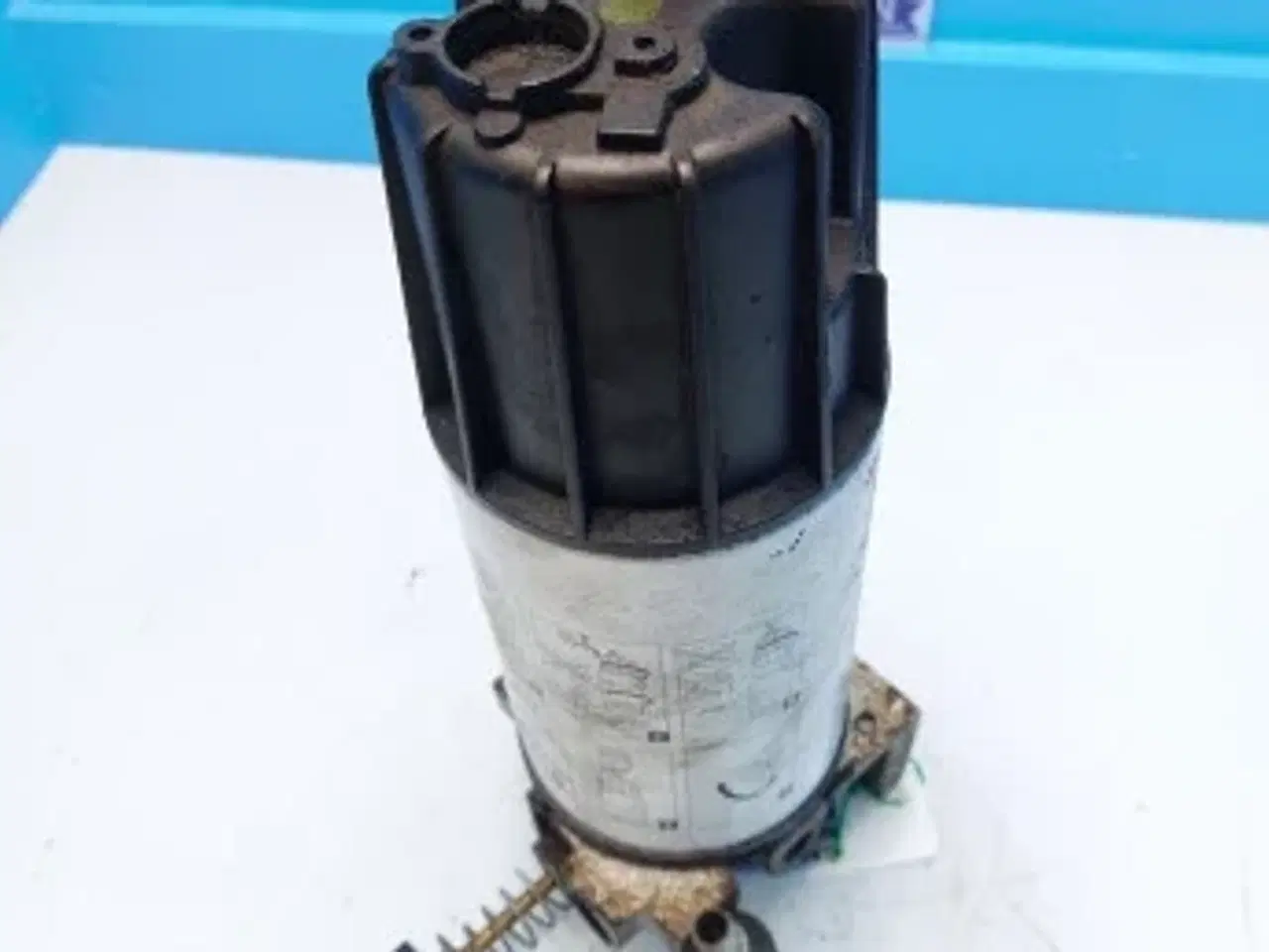 Billede 4 - Deutz Brændstoffilterhus 04291642