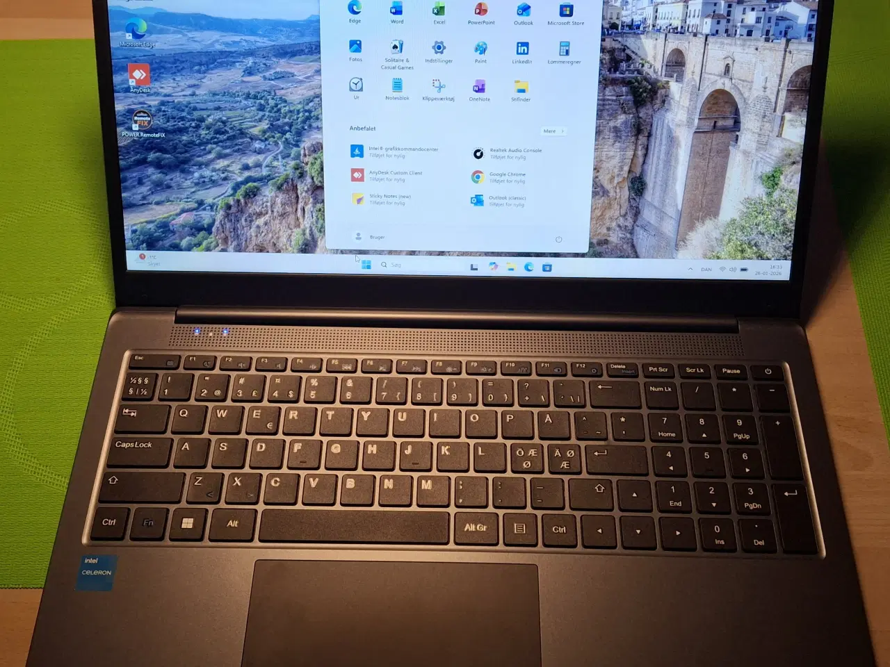 Billede 2 - CEPTER MIRAGE   17,3" Sælges