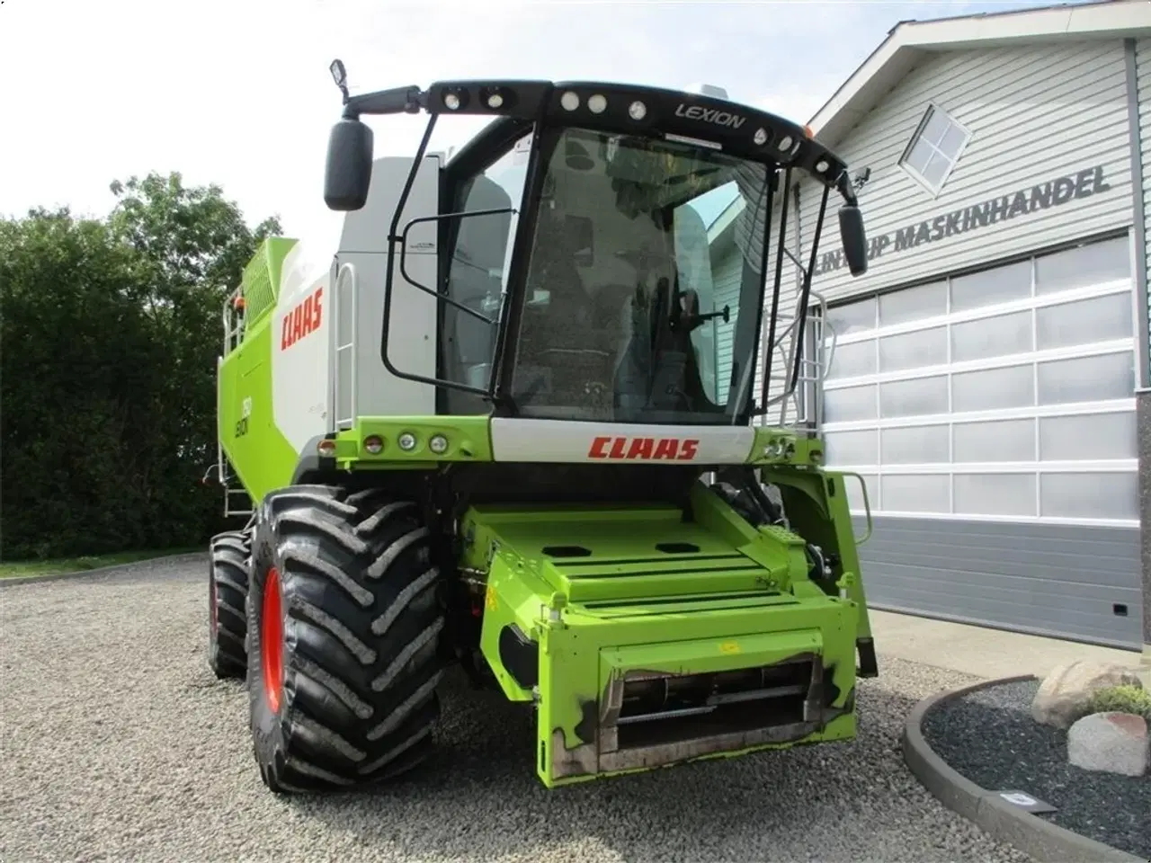 Billede 19 - CLAAS LEXION 750 Gårdmaskine med V900 skærebord.