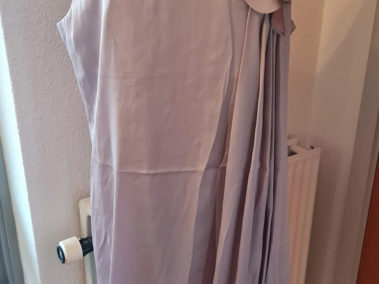 Billede 1 - Kjole str 44 fra H&M 