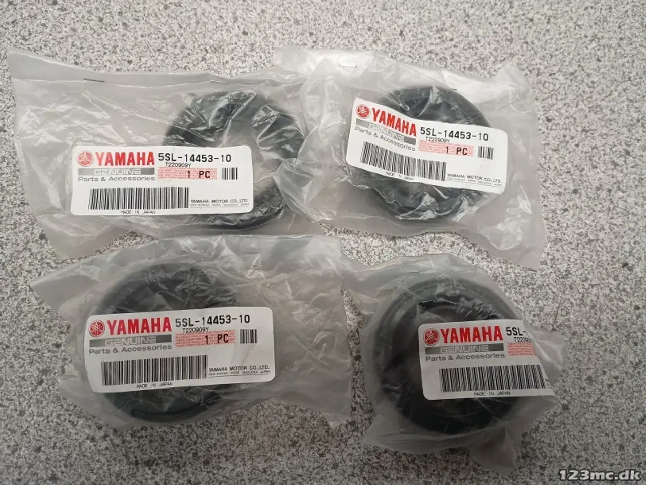 Billede 1 - Gummi for luftindtag, 4 stk Yamaha R6 original.