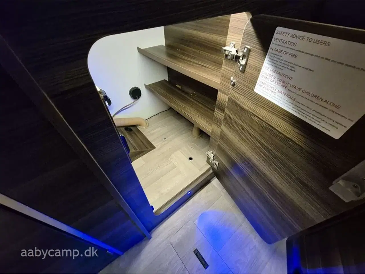 Billede 18 - 2022 - Laika Ecovip 3019 Automatgear. Solceller. 200Ah lithium batteri. 2000W inverter. A/C. udvendigt gas og bruseudtag. Markise. Plisse i front og side ruder. Anntex topmadras undervognsbehandlet. kan vejes op til 3650 Kg.