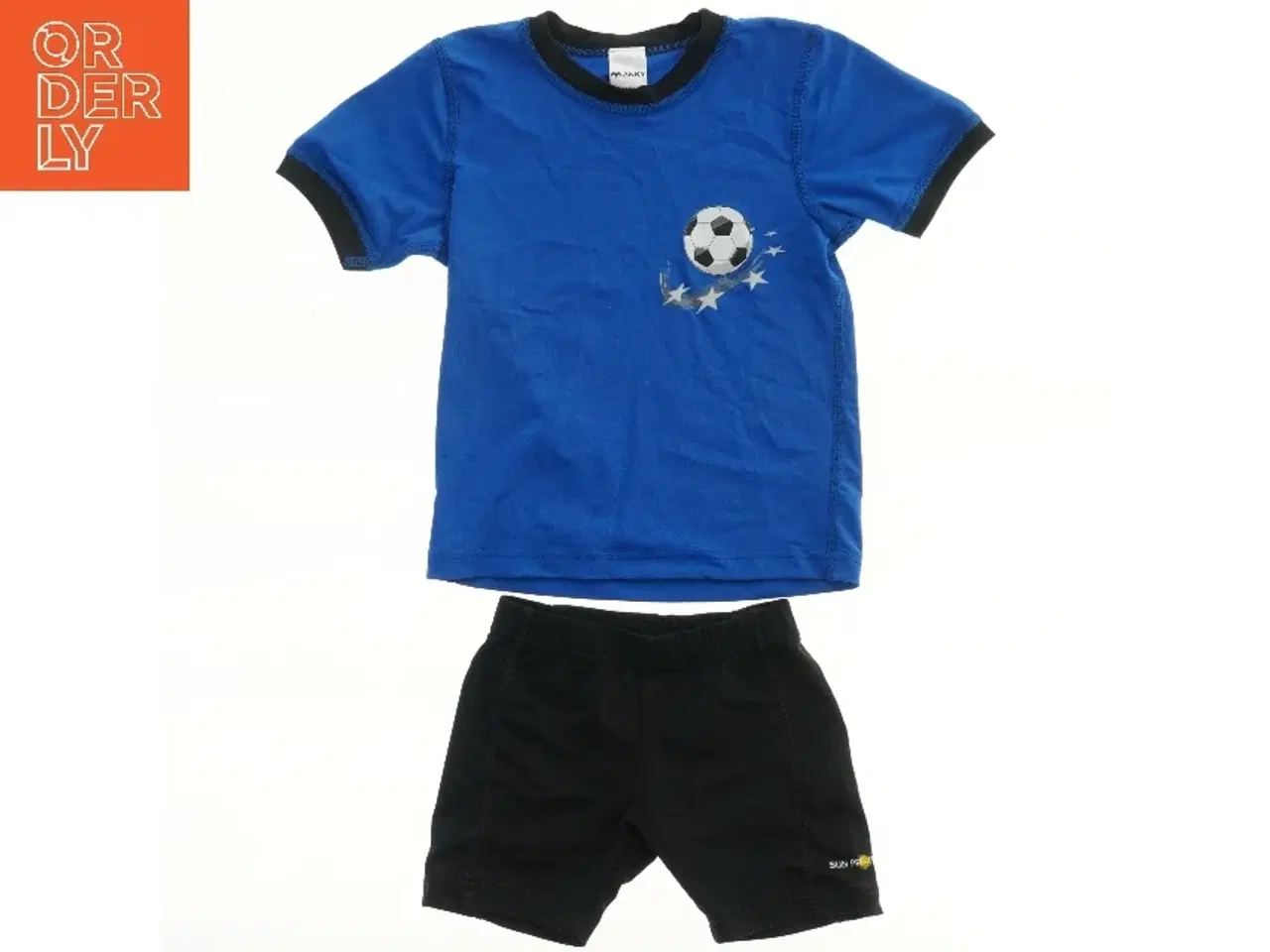 Billede 2 - Blå t-shirt og sorte short/bade sæt med fodboldmotiv fra Anky (str. 86)