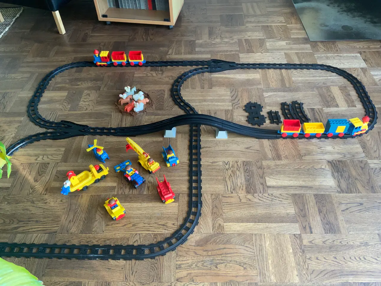 Billede 1 - STOR LEGO DUPLO TAGBANE, MED TRÆKTOGE, BILER M.M.