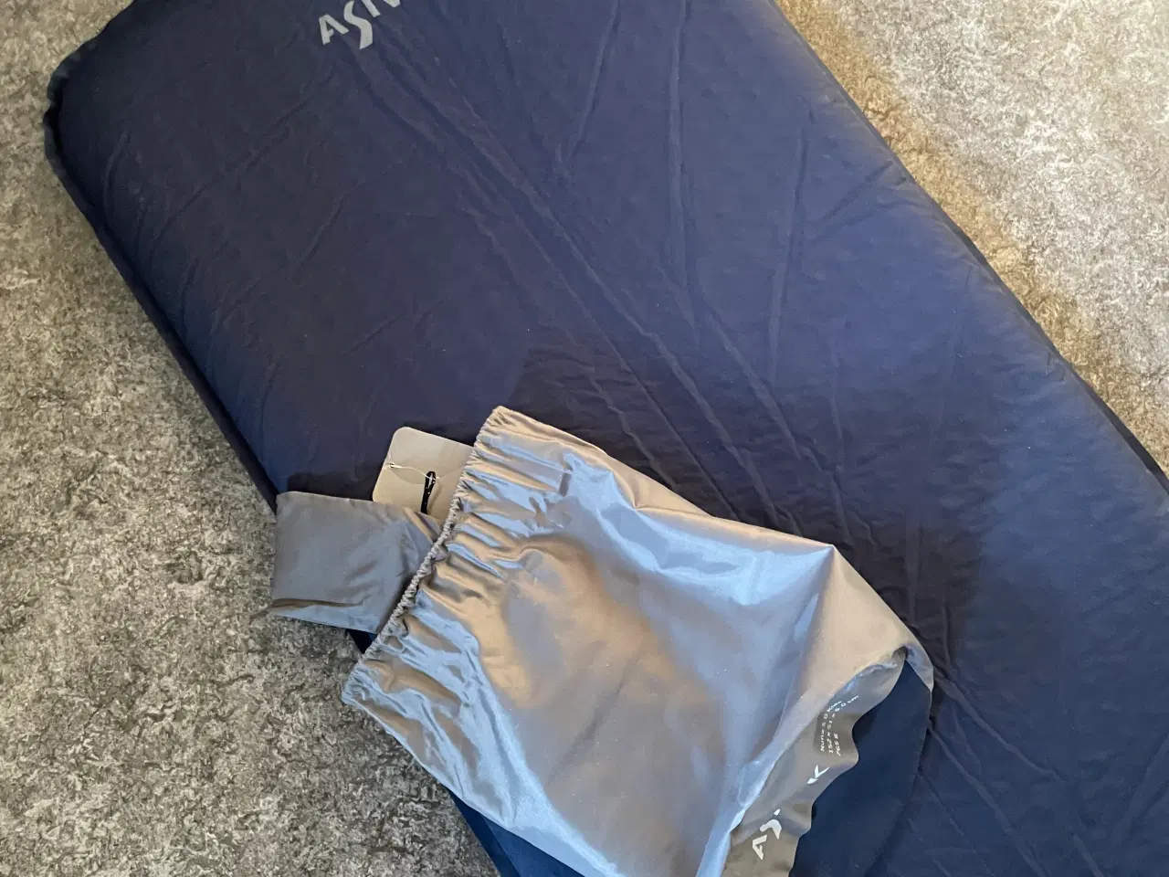 Billede 2 - Asivik Hike Mat Kids, selvoppusteligt underlag 