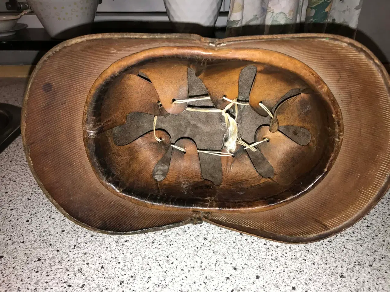 Billede 8 - Gamle brandhjelme fra ca. 1920