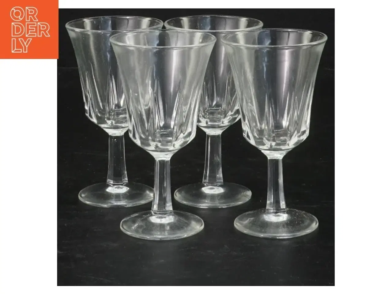Billede 1 - Fire klare vinglas (str. 10 cm)