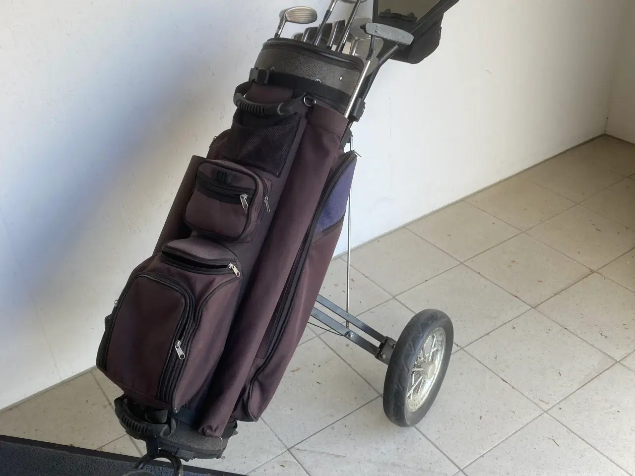 Billede 5 - Golfsæt med. vogn, BB, Køll. jern mm.