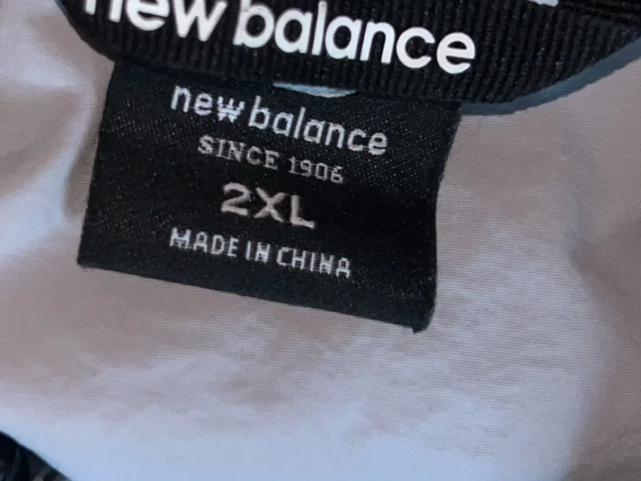 Billede 4 - New Balance windbreaker/vindjakke