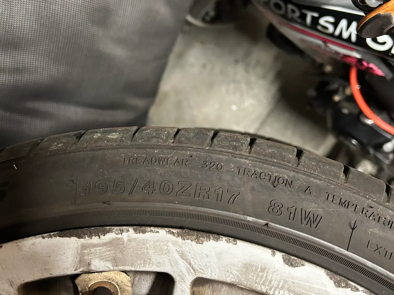 Billede 3 - fine fælge til Vw Hurtig handel 3000 kr 