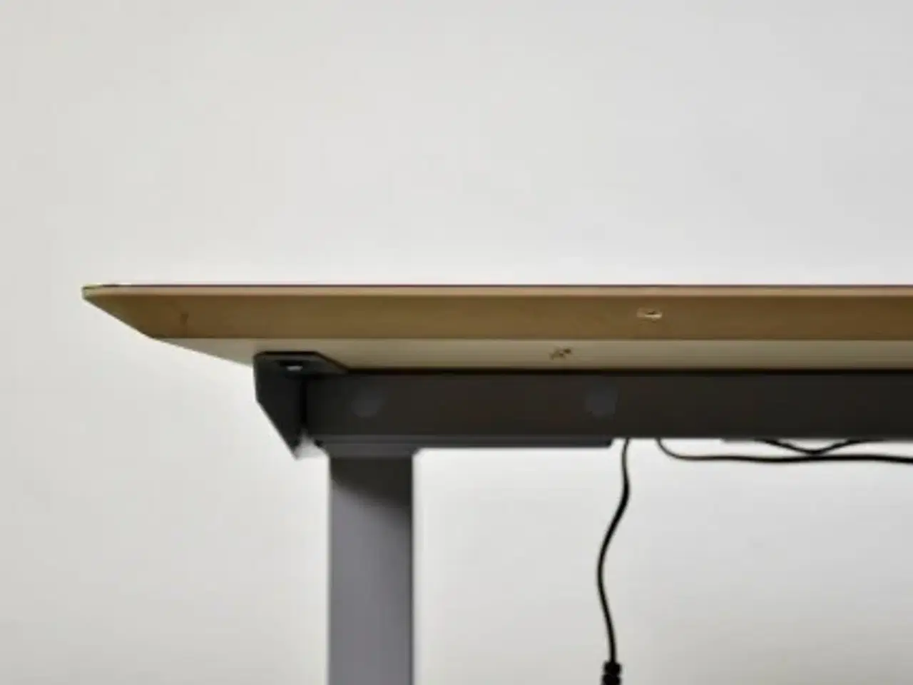 Billede 6 - Scan office hæve-/sænkebord med hvid linoleum, 140 cm.