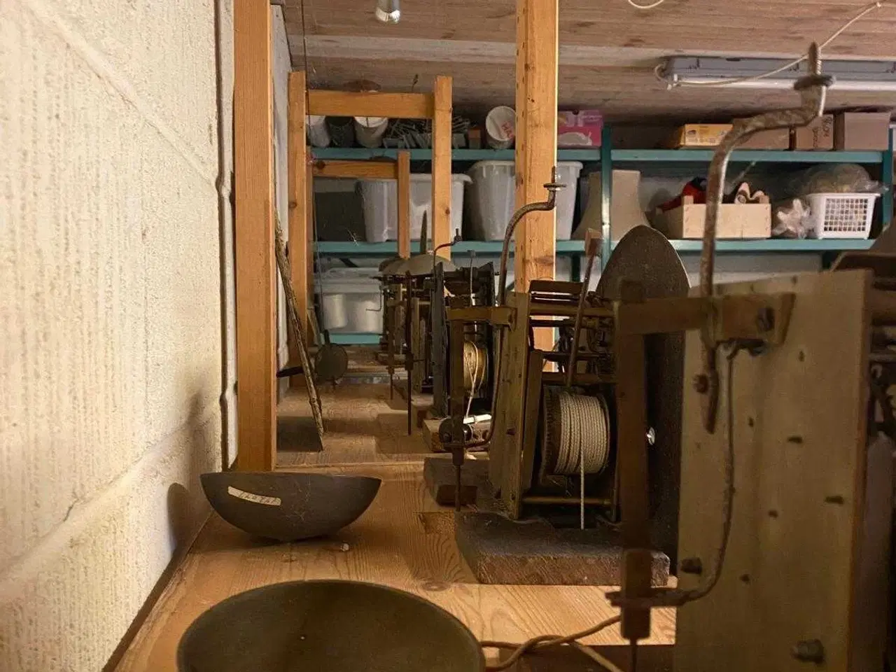 Billede 11 - Gamle urværker og reservedele. 