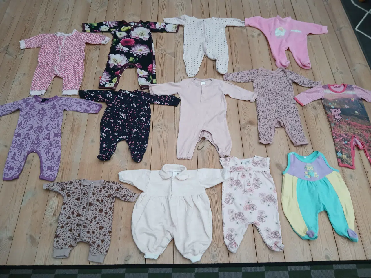 Billede 1 - STR 50, 56 og 62/68 - SE ALLE FOTOS med mere tøj