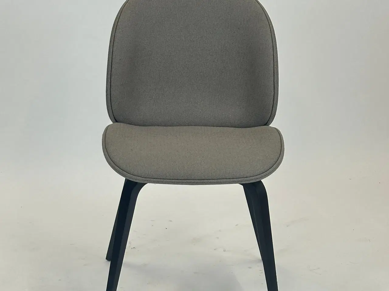 Billede 3 - GUBI | Beetle Chair (Lysegrå)