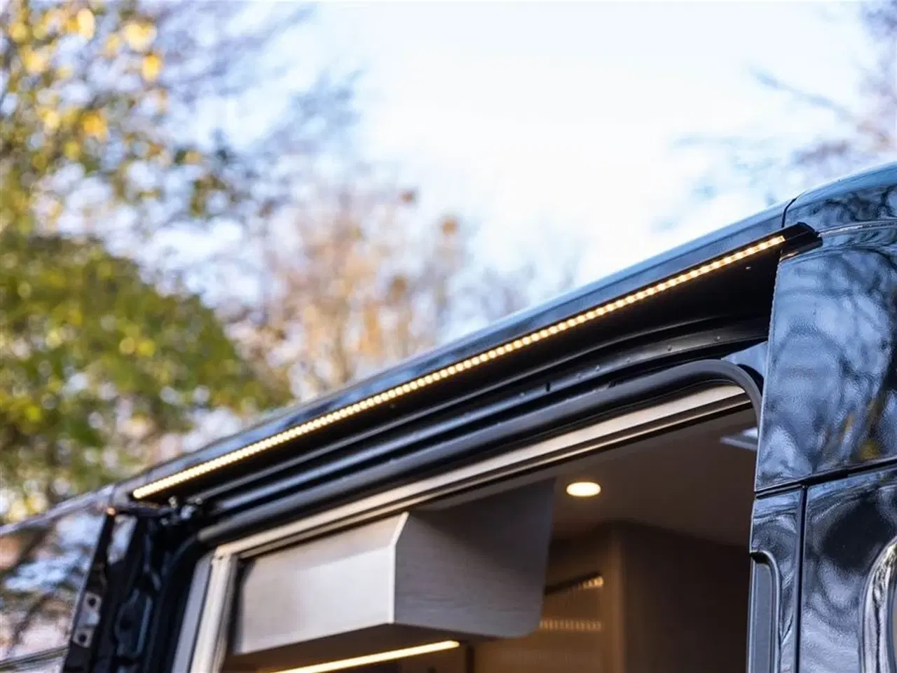 Billede 55 - 2026 - Tourne 6.4 Cruise aut. gear - Black   Den originale Tourne med langsgående senge