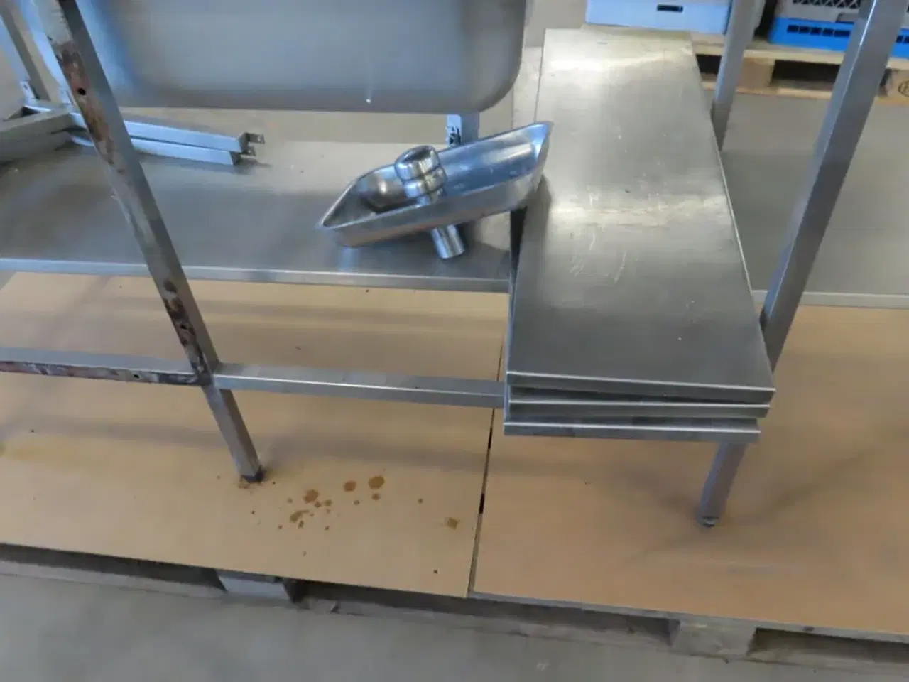 Billede 3 - Stålbord med vask og brusearmatur