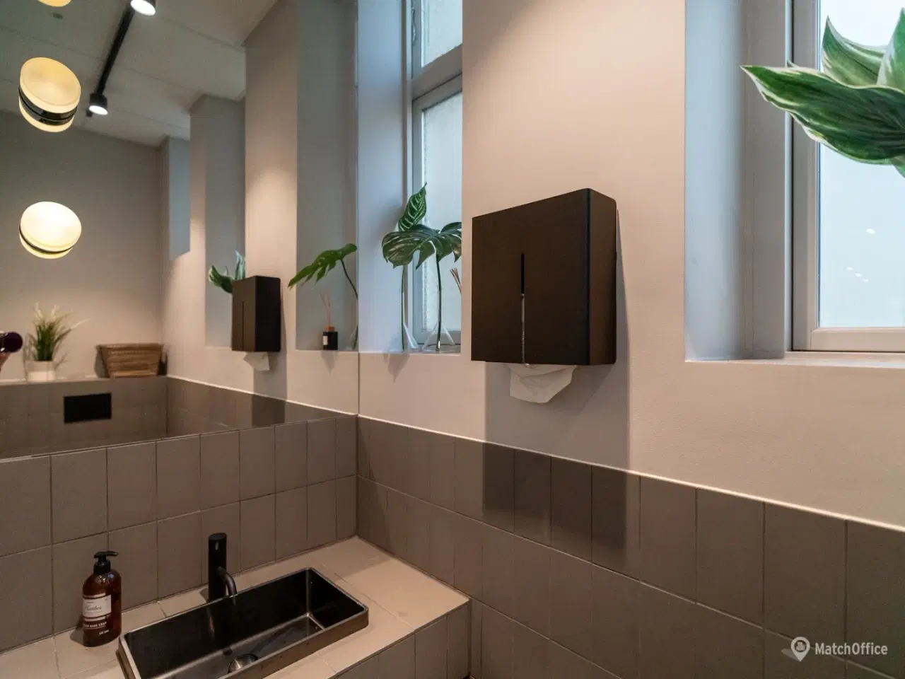 Billede 12 - SÆLGES: Stilren erhvervsandel med markant hjørneplacering og højt afkast – midt på Frederiksberg