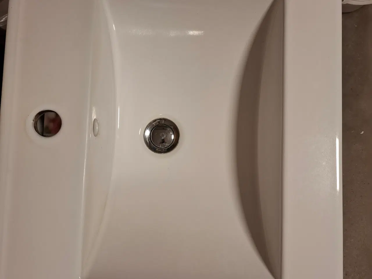 Billede 3 - Vaskeskab med porcelænsvask