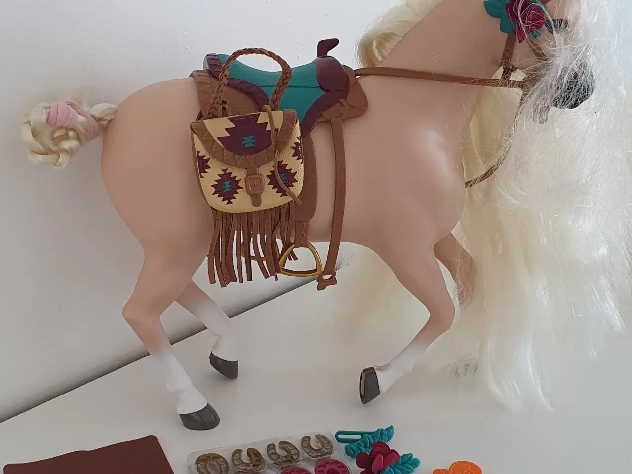 Billede 2 - Hest med tilbehør. 