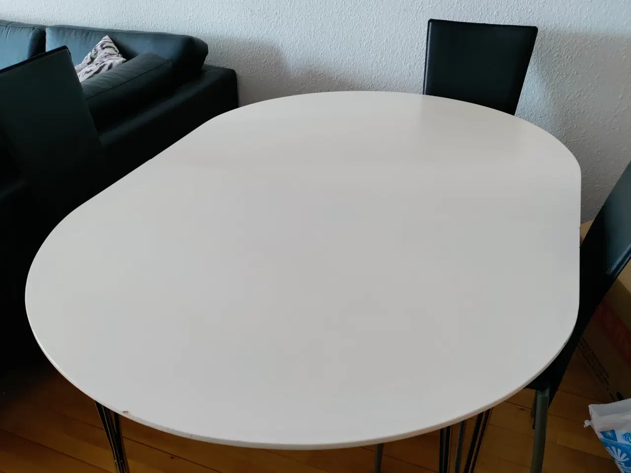 Billede 1 -  spisebord   til ca 10 personer + 4 stole 