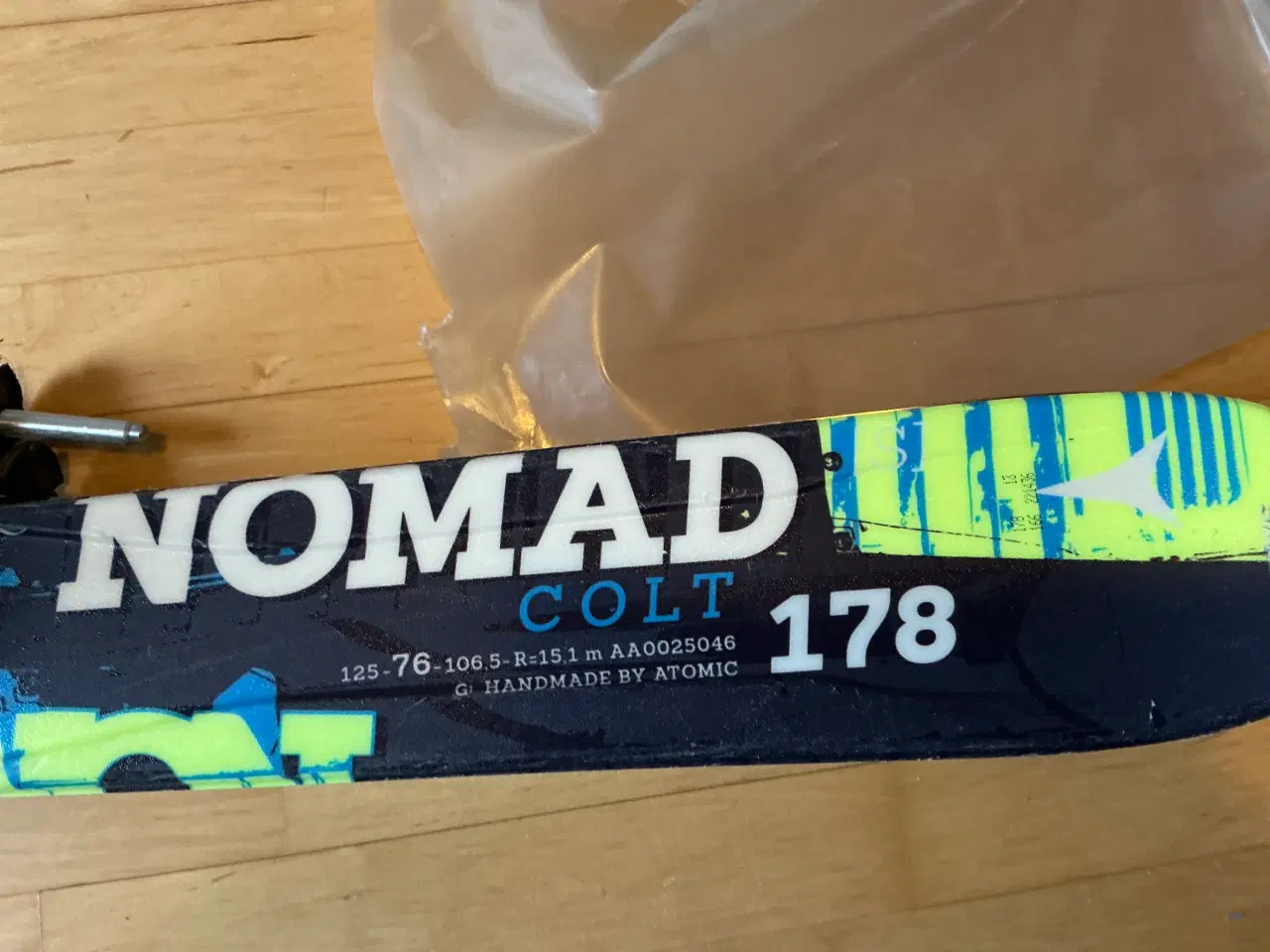 Billede 5 - Ski, stave, hjelm og støvler