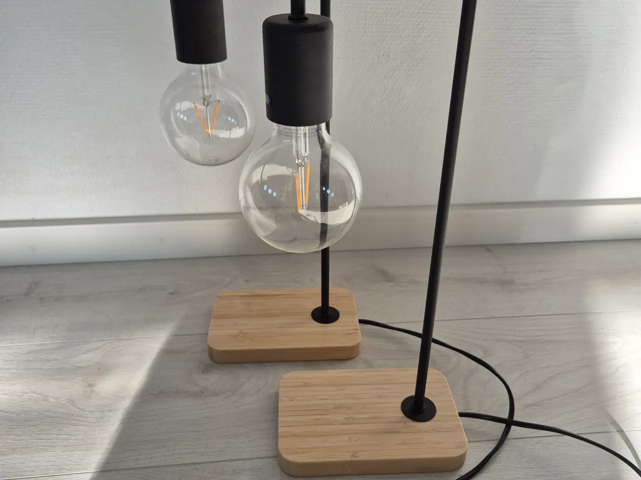 Billede 1 - 2 stk bordlamper med store pære 