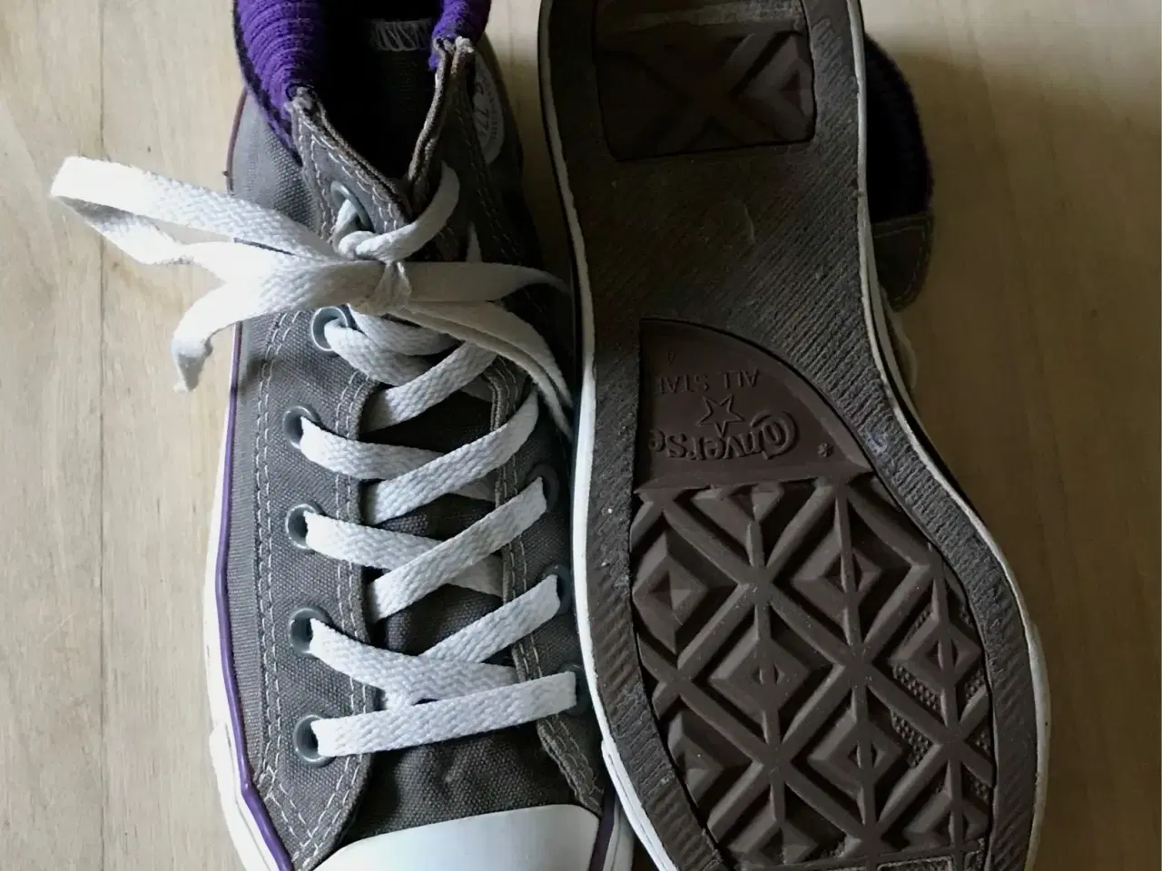 Billede 2 - Flotte Converse sko