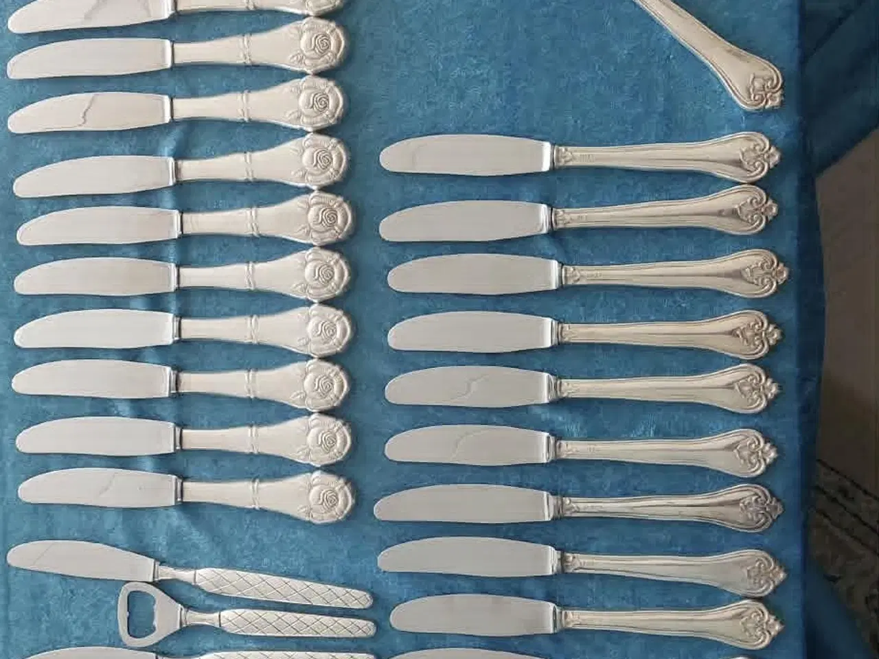 Billede 1 - pletsølv bestik mest knive sælges for kr. 25,- stk