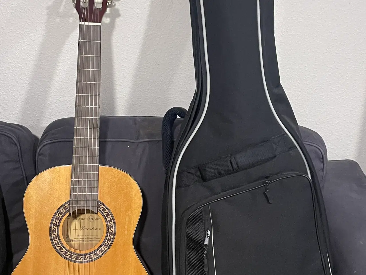 Billede 2 - Børneguitar med taske