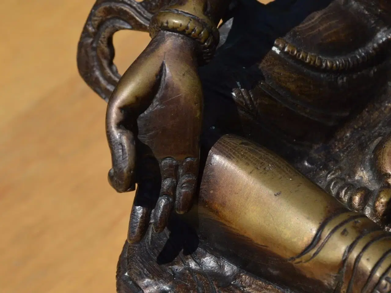 Billede 13 - Stor bronzestatue af Grøn Tara, 37 cm, Nepal