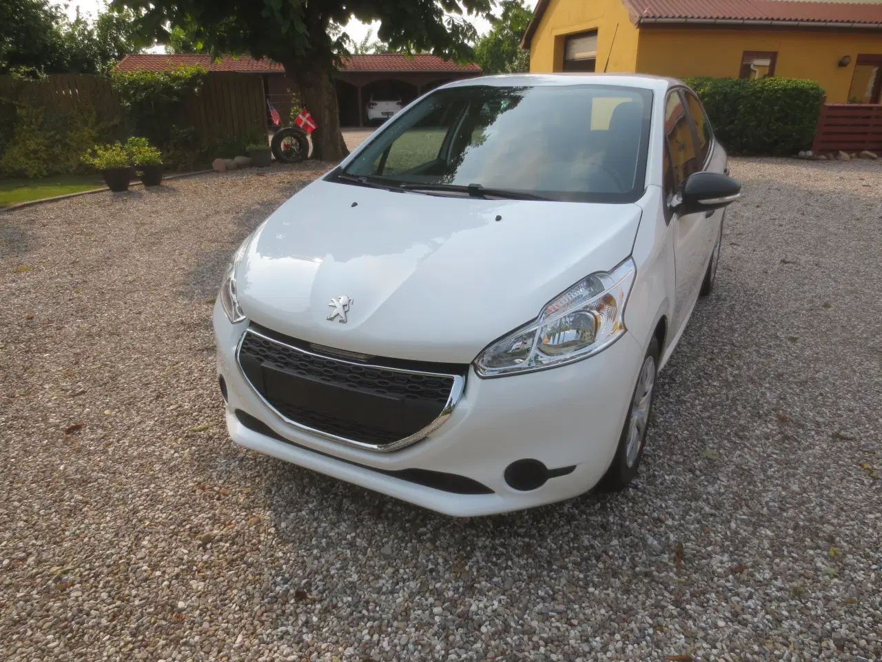 Billede 2 - Peugeot 208 1.0 VTi År 2014. Km 123. 
