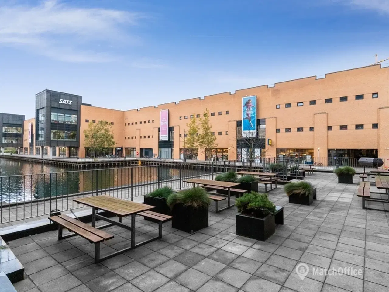 Billede 1 - Flot flerbrugerejendom ”Tower” lige ved havnefronten